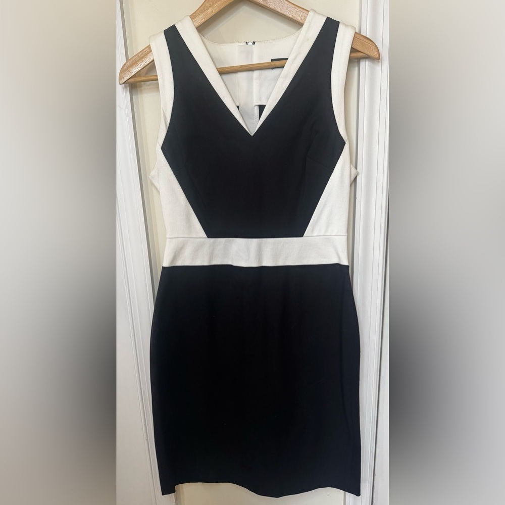 Banana Republic Black and White V Neck Sheath Dress